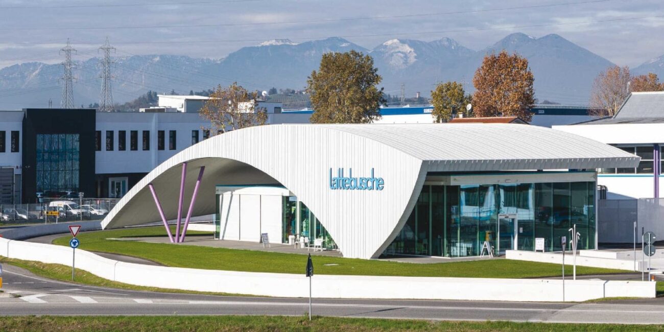 Sede Lattebusche di Sandrigo, vista dall'esterno. Edifici produttivi, progetto studio Luca Rigoni.